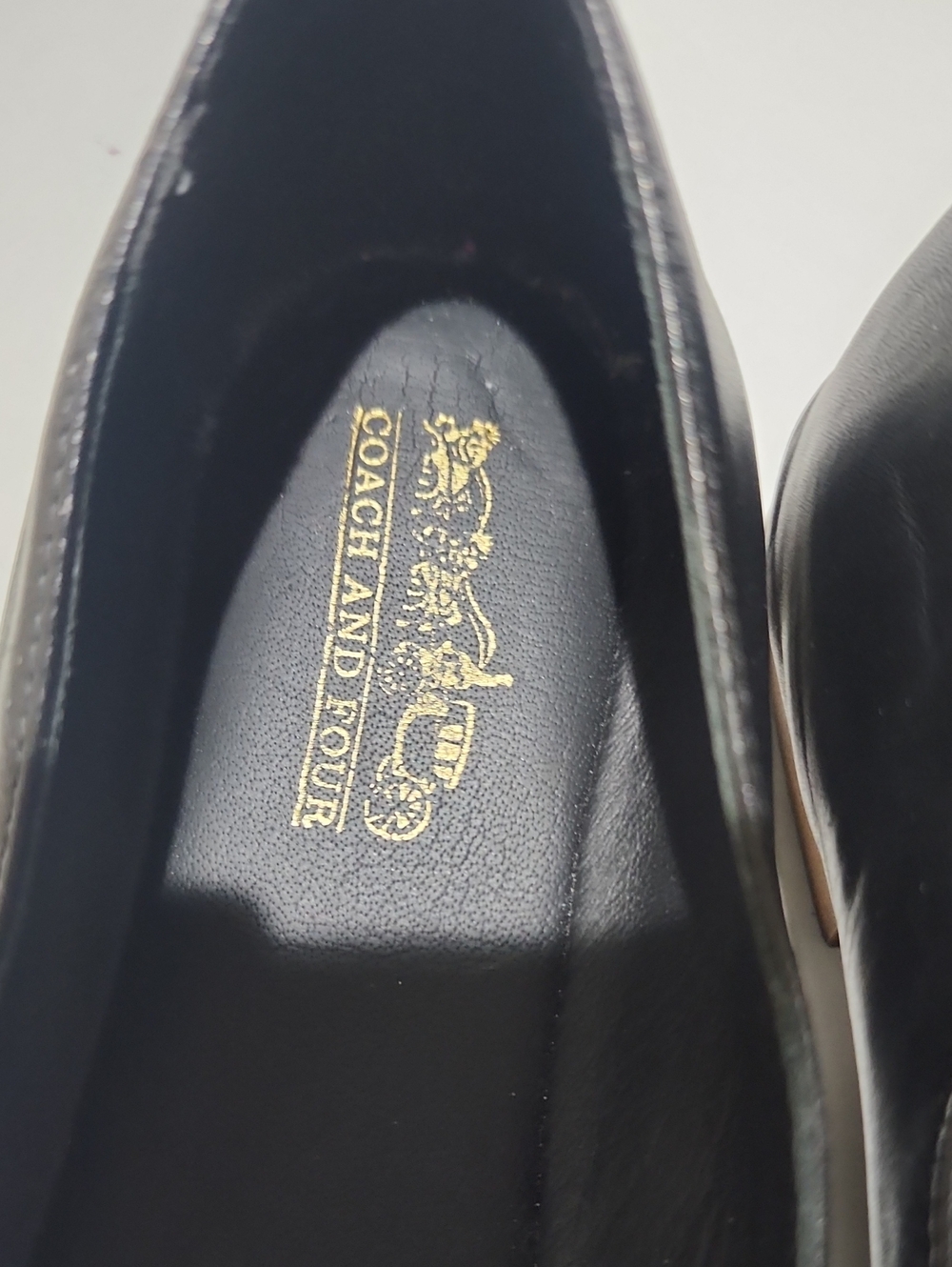 New Condition Coach and Four Black Leather Women's V‑Toe Flats - Picture 2 of 5